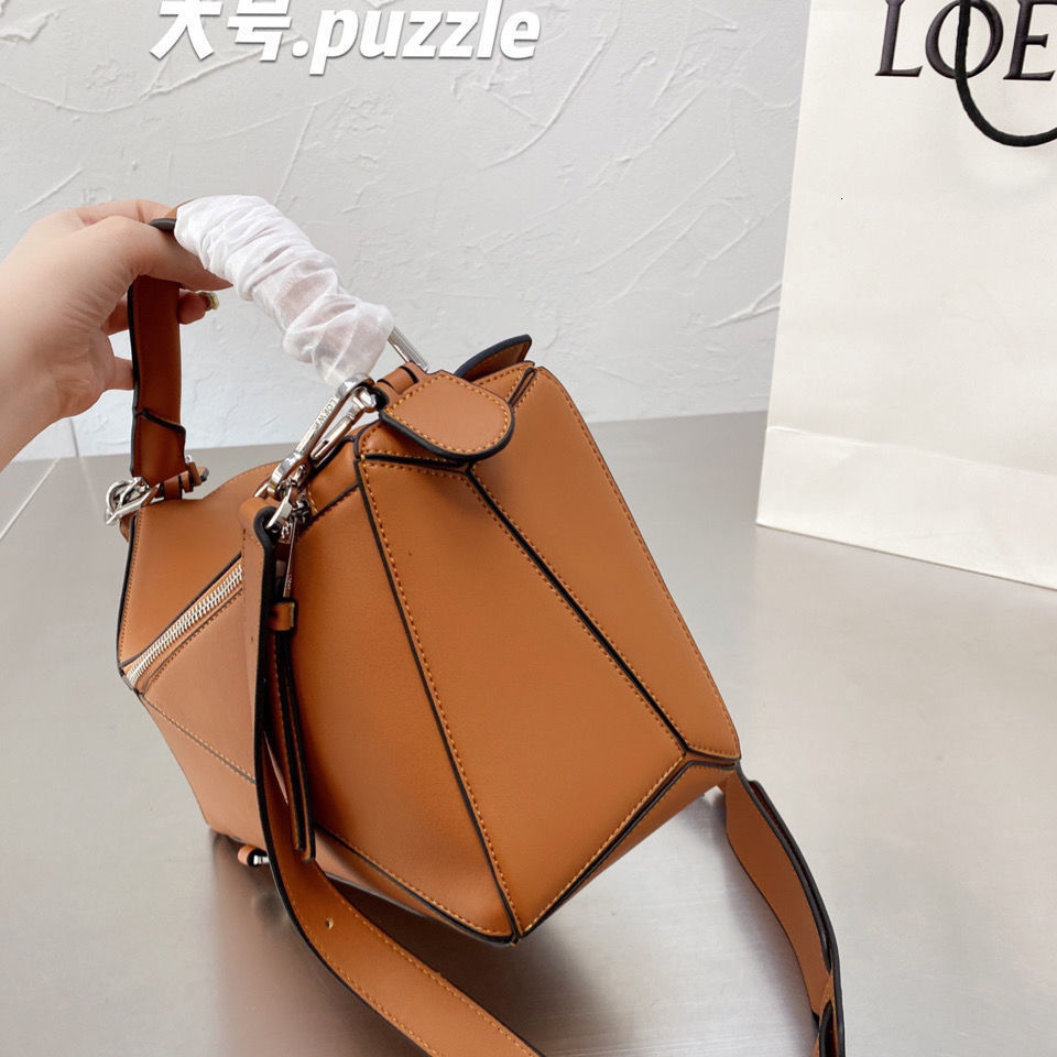 Luojia Family' Powder Must Be in Bloom, the Classic Geometric Size Is 29 18 Cm Storage Bags
Luojia Family' Powder Must Be in Bloom, the Classic Geometric Size Is 29 18 Cm Storage Bags
