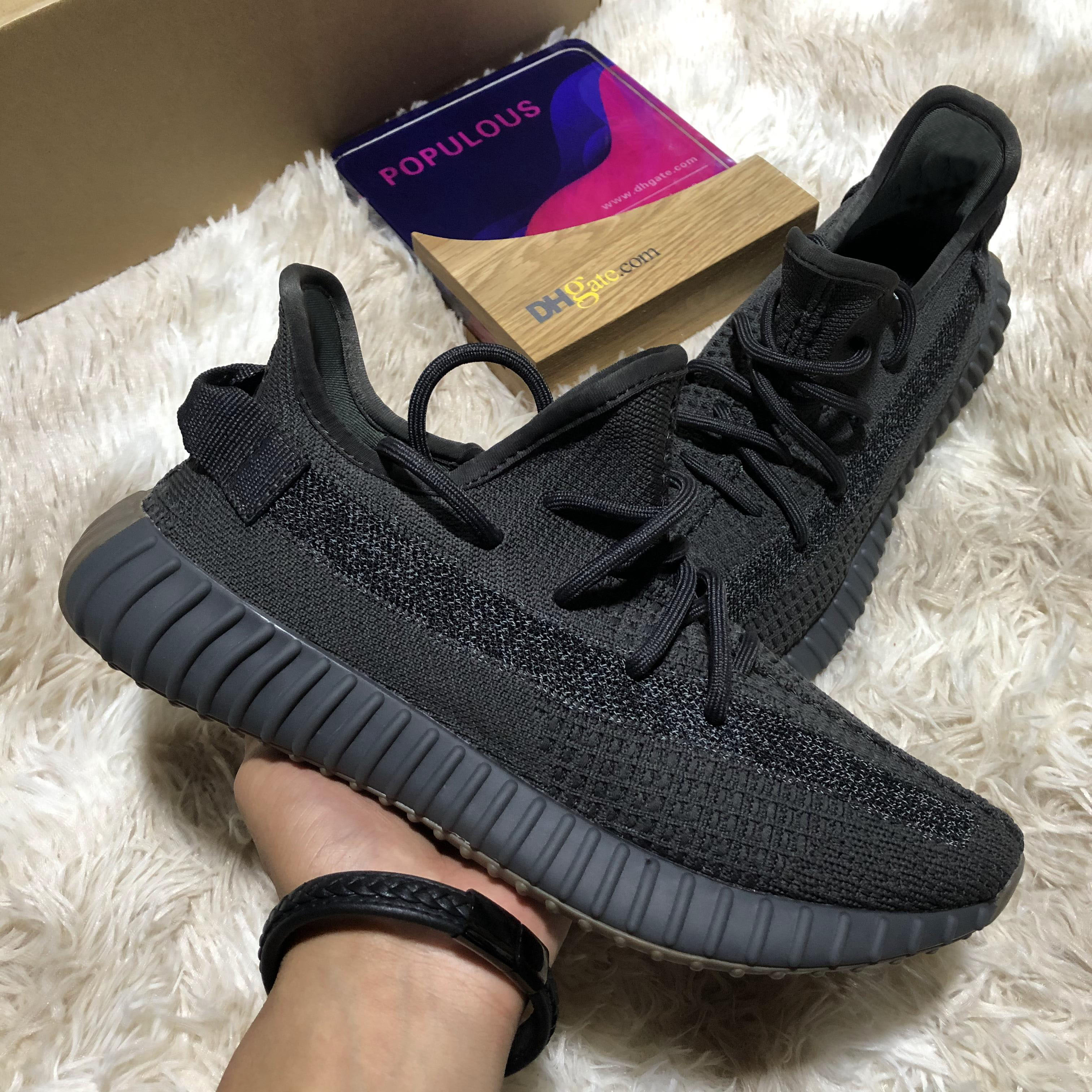 Top Quality V2 Static Reflective Men Women Running Shoes Tail light Cream White Beluga Cinder 3M Black Red Zebra Oreo Bred Outdoor Designers Sneakers, Customize
Top Quality V2 Static Reflective Men Women Running Shoes Tail light Cream White Beluga Cinder 3M Black Red Zebra Oreo Bred Outdoor Designers Sneakers, Customize
