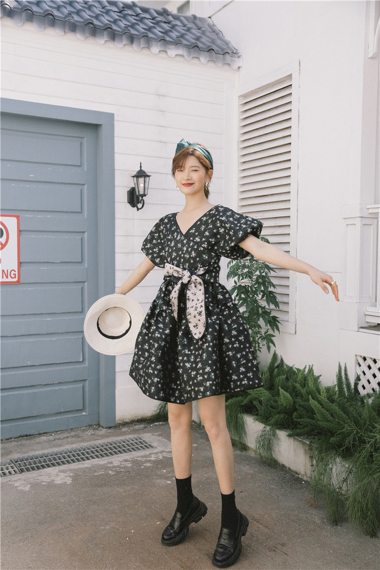 Vintage Black Jacquard Floral Ball Gown Summer Dress V Neck Lantern Sleeve Tunic Women Lace Up Elegant 210427