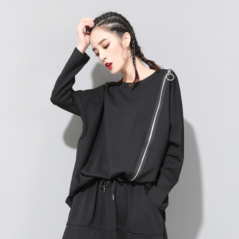 [EAM] New Spring Autumn Round Neck Long Sleeve Black Oblique Zipper Irregular Hem Big Size T-shirt Women Fashion Tide JQ706 210406