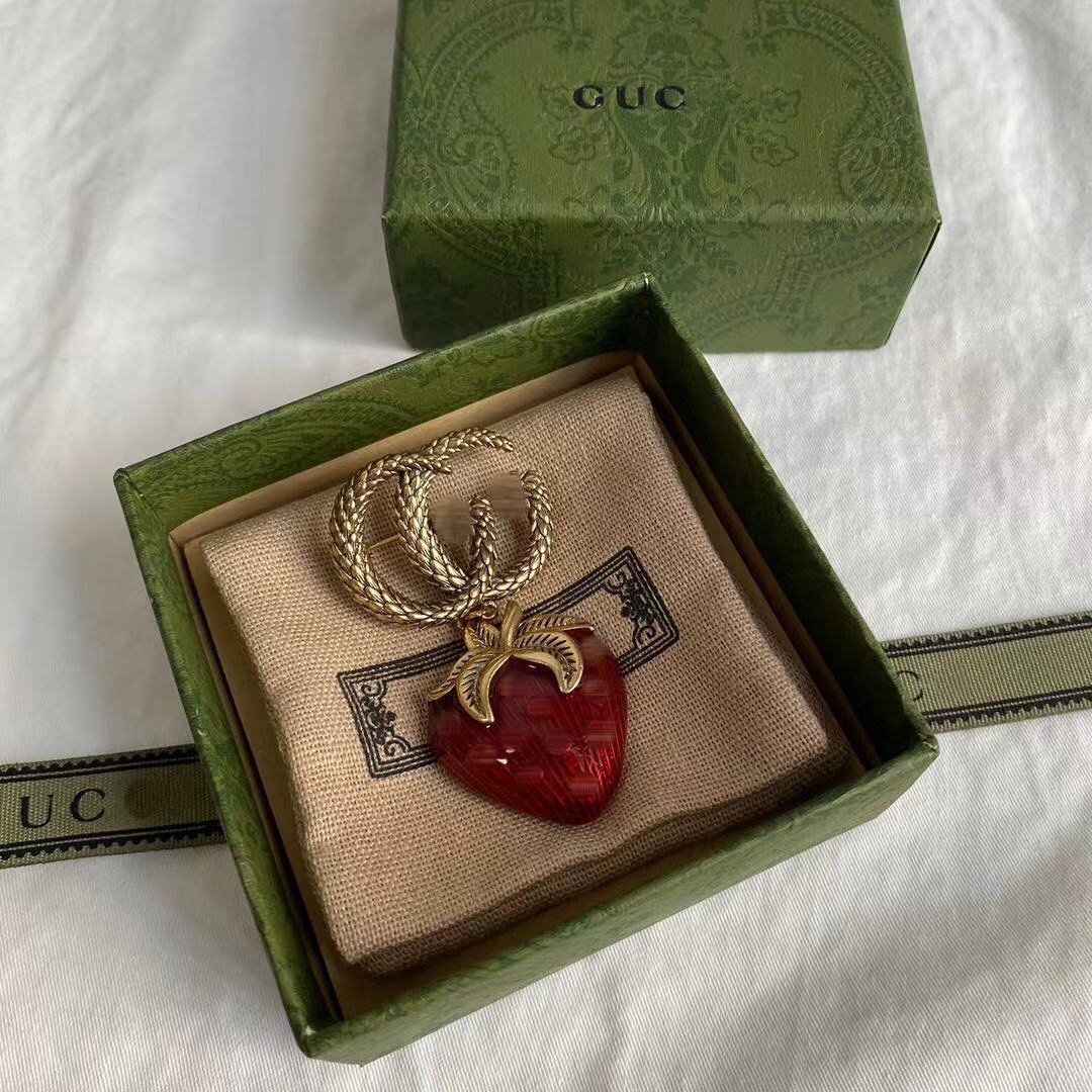 Design new letter double drop glue strawberry pin net red same temperament trend versatile Brooch
Design new letter double drop glue strawberry pin net red same temperament trend versatile Brooch