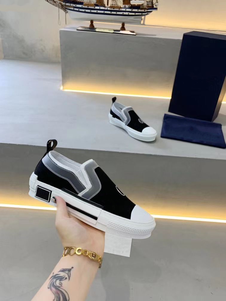 2021 Classic wild Nouveau Hommes Femmes sport de luxe toile Sneakers Chaussures Top qualité en cuir véritable brodé EUR 35-45 MKQR003
2021 Classic wild Nouveau Hommes Femmes sport de luxe toile Sneakers Chaussures Top qualité en cuir véritable brodé EUR 35-45 MKQR003