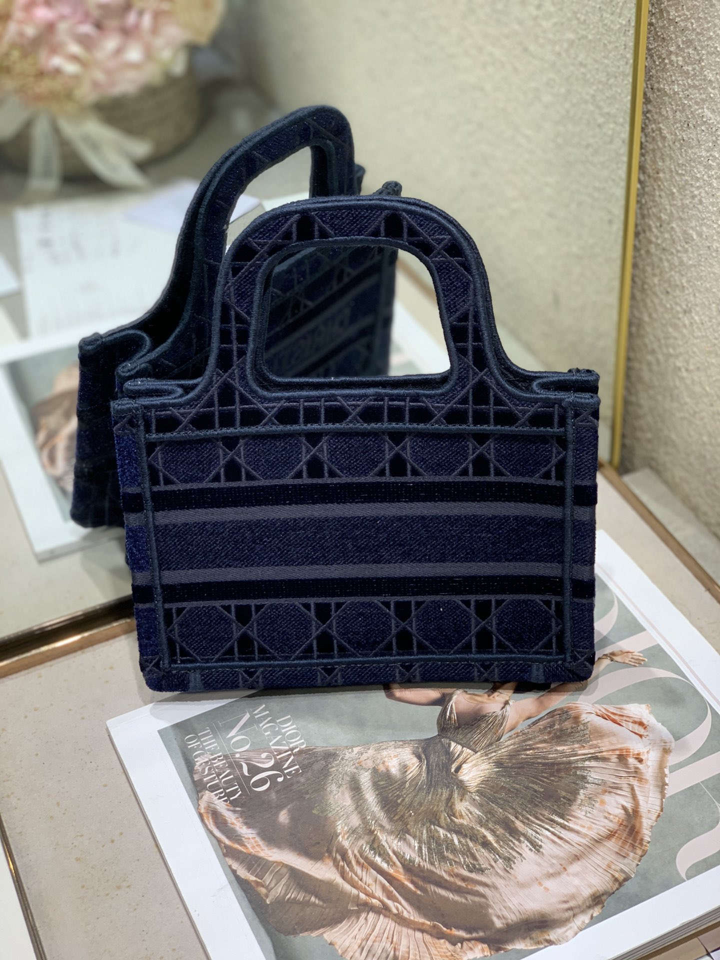 Mini shopping bag lady no.: 1286 velvet diamond red 1:1 high-end customized quality fashion leisure and entertainment handbag 7a 56152
Mini shopping bag lady no.: 1286 velvet diamond red 1:1 high-end customized quality fashion leisure and entertainment handbag 7a 56152