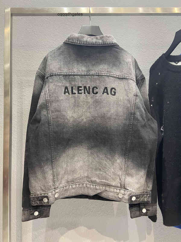 balencaigas luxurys designers men jacket coats italy brand High Embroidered Black Denim Jacket thick density heavy industry washing process
balencaigas luxurys designers men jacket coats italy brand High Embroidered Black Denim Jacket thick density heavy industry washing process