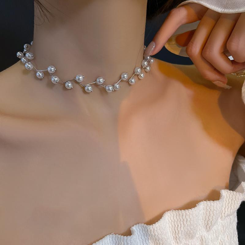 Chokers 2021 Creative Pearl Branch Shape Gold Choker Necklace Korean Fashion Jewelry Goth Girl's Unusual Clavicle Chain For Woman
Chokers 2021 Creative Pearl Branch Shape Gold Choker Necklace Korean Fashion Jewelry Goth Girl's Unusual Clavicle Chain For Woman