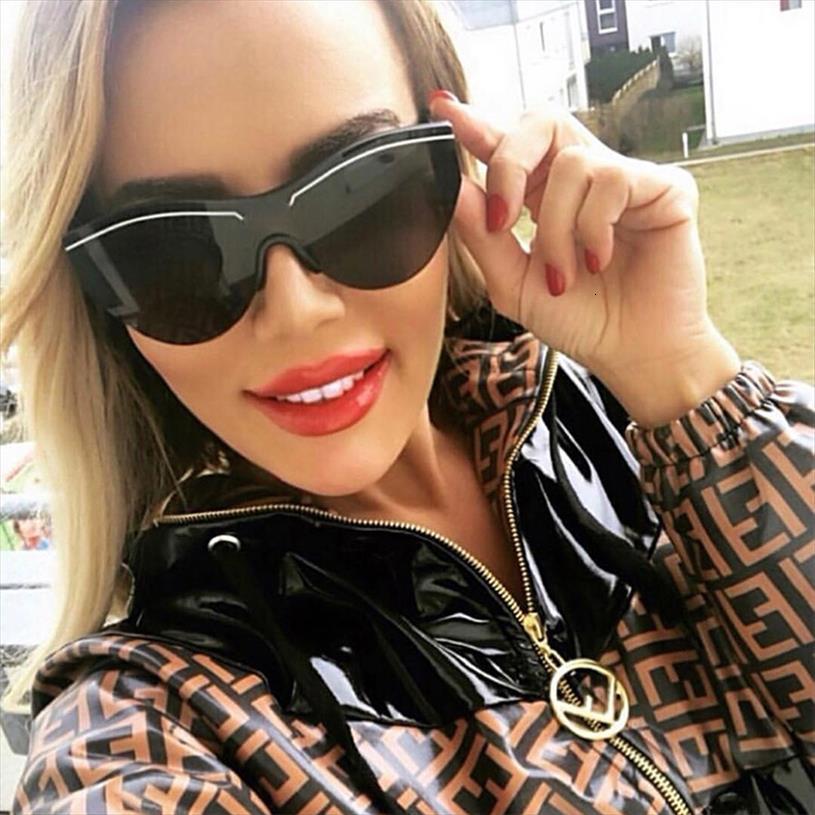 Fashion Blasck Female Sunglasses Vintage Retro Rimless Women Gradient Lens Feminine Glasses, White;black
Fashion Blasck Female Sunglasses Vintage Retro Rimless Women Gradient Lens Feminine Glasses, White;black