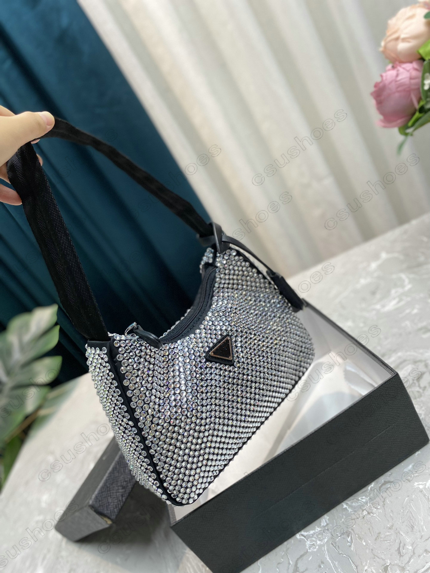 Classic Diamond Re-edition 2000 Womens Canvas Shoulder Bags Handbag Luxury Designer Nylon Underarm Bag Carries Sportsexy Style Bag Crossbody Triangle Logo, No bag
Classic Diamond Re-edition 2000 Womens Canvas Shoulder Bags Handbag Luxury Designer Nylon Underarm Bag Carries Sportsexy Style Bag Crossbody Triangle Logo, No bag