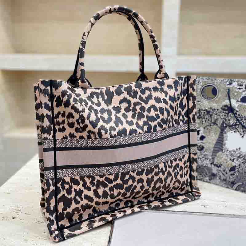 Ladies Luxury Designer Tote Bags Canvas Large Capacity Handbags Women's Versatile Shopping Bag Embroidered Fashion Single Handbags, Red tiger
Ladies Luxury Designer Tote Bags Canvas Large Capacity Handbags Women's Versatile Shopping Bag Embroidered Fashion Single Handbags, Red tiger