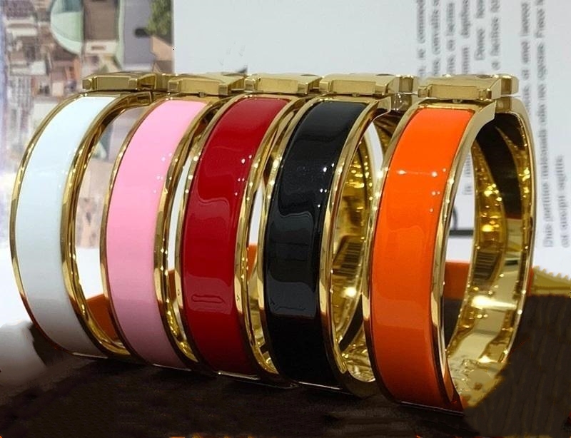 2021 hot Enamel Rainbow Woman steel Bangle Fashion Bracelets for Man Women Jewelry with dust bag, Black
2021 hot Enamel Rainbow Woman steel Bangle Fashion Bracelets for Man Women Jewelry with dust bag, Black