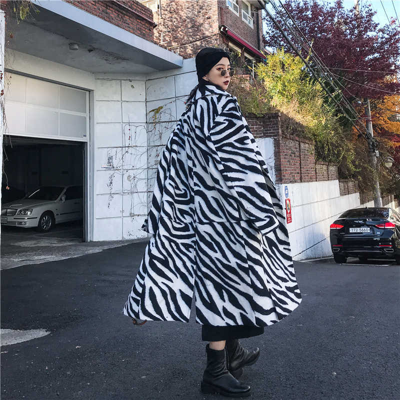 Women Winter British Style Zebra Pattern Thicken Long Woolen Coat Female Elegant Loose Wool Blends Parkas Overcoat 210930