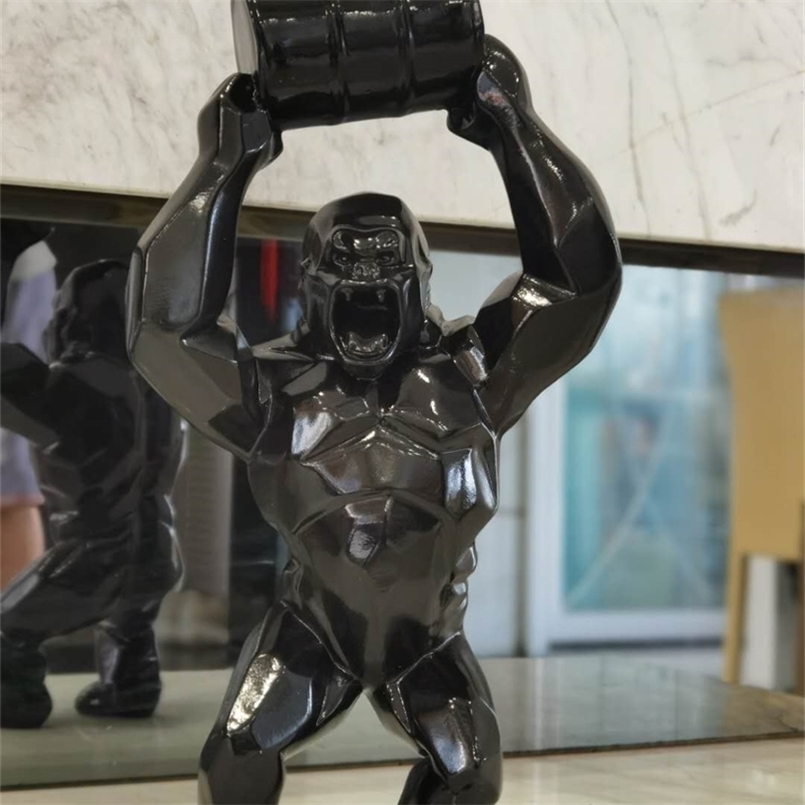 40cm Resin Sculpture Angry King Kong Home Decoration Lift Bucket Barrel Simulation Gorilla Office Desk Figure Statue Decor 211108
40cm Resin Sculpture Angry King Kong Home Decoration Lift Bucket Barrel Simulation Gorilla Office Desk Figure Statue Decor 211108
