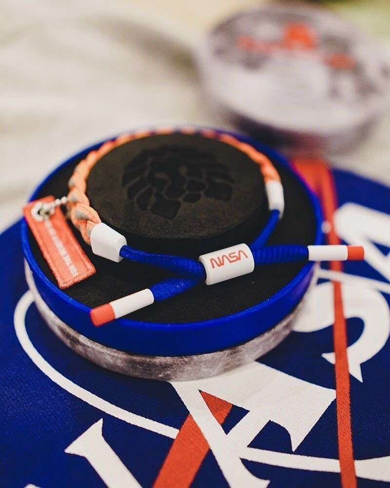 link Limited joint name of little lion Bracelet NASA classic couple shoelace for friends, Black
link Limited joint name of little lion Bracelet NASA classic couple shoelace for friends, Black