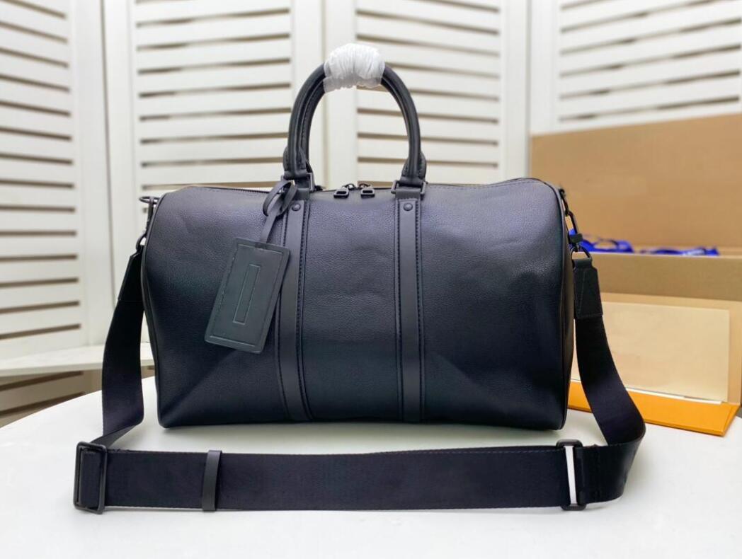 Men bag Fashion Aerogram Version Designer BANDOULIÈRE 40 Travel Bags Black Soft Grained Leather Blacks Metal Letter Logo Removable Jacquard
Men bag Fashion Aerogram Version Designer BANDOULIÈRE 40 Travel Bags Black Soft Grained Leather Blacks Metal Letter Logo Removable Jacquard