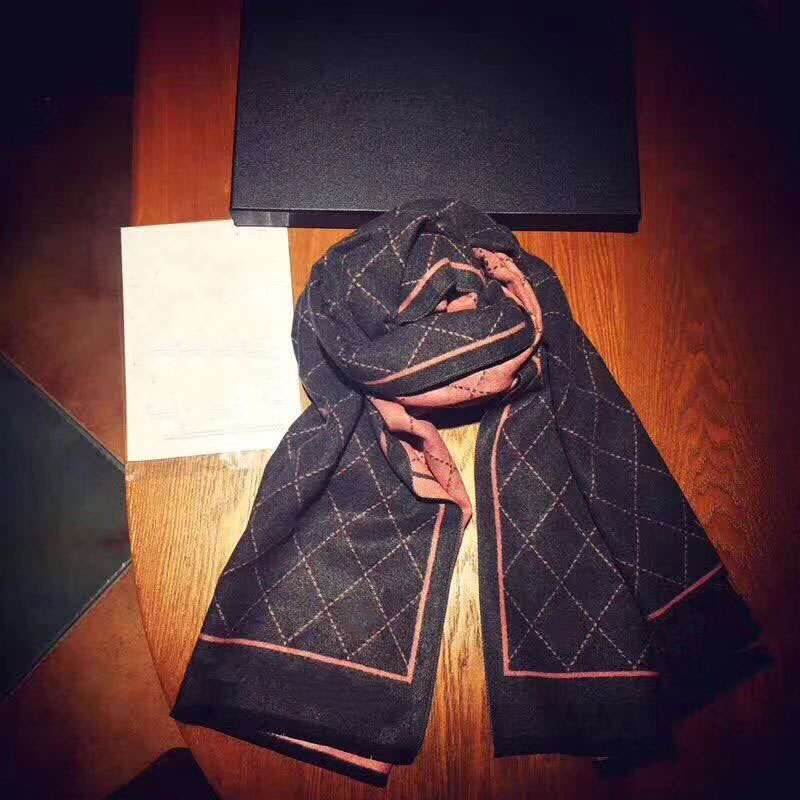 classic Accessories scarf fashion tassel C scarves for elegance selection Boutique tippet ( no box)
classic Accessories scarf fashion tassel C scarves for elegance selection Boutique tippet ( no box)
