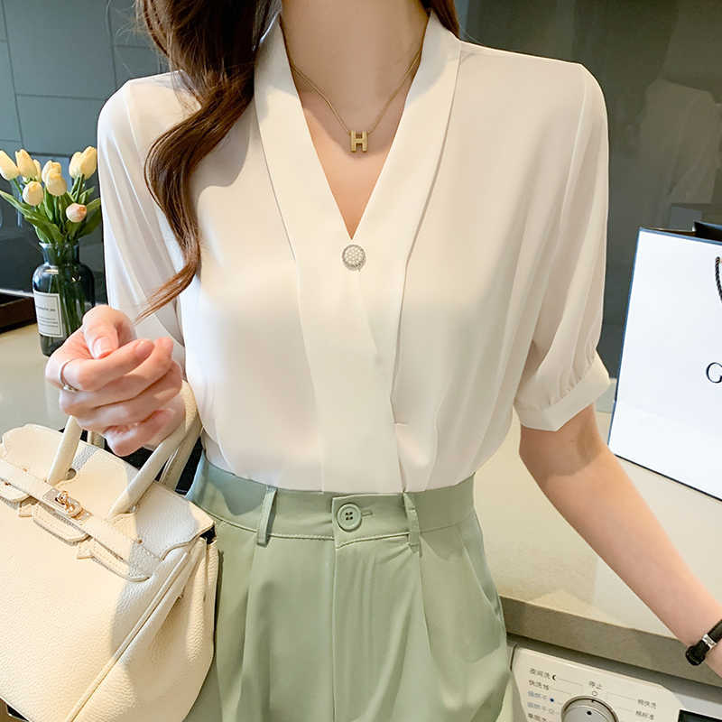 Women' Shirt Chiffon Blouses for Women Solid Button Kawaii White V-neck Oversize Blouse Top Female Fashion OL 210604
Women' Shirt Chiffon Blouses for Women Solid Button Kawaii White V-neck Oversize Blouse Top Female Fashion OL 210604