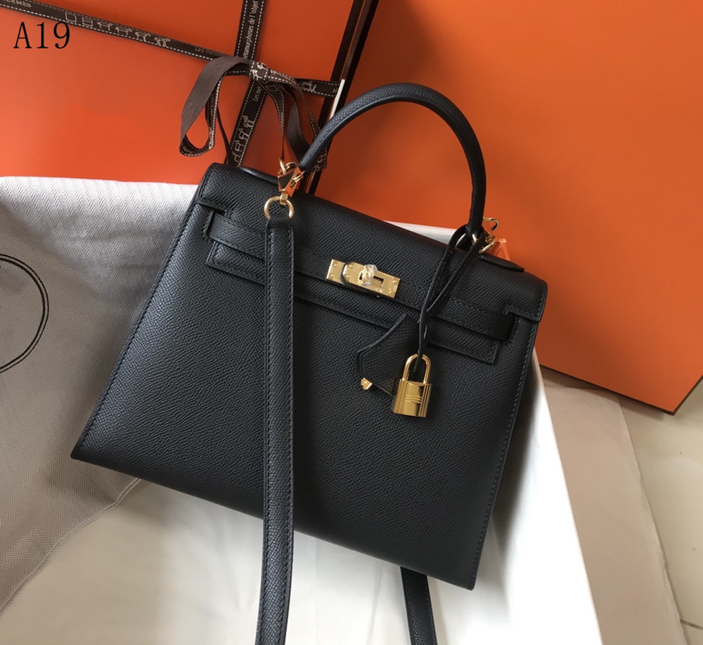 2022 new fashion luxury high-quality women's bags casual all-match palm grain cowhide leather messenger handbag classic
2022 new fashion luxury high-quality women's bags casual all-match palm grain cowhide leather messenger handbag classic
