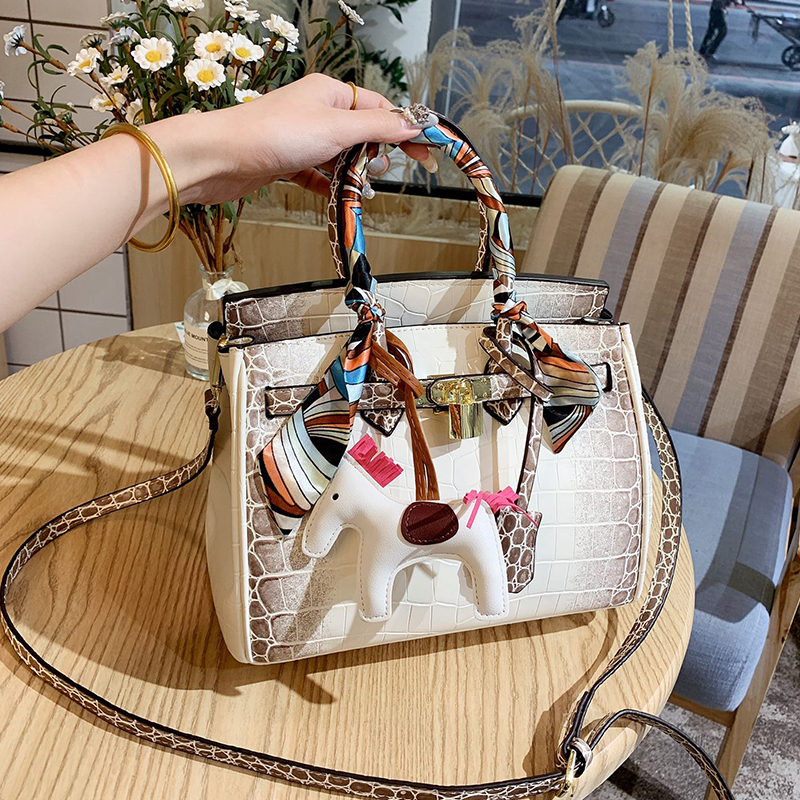 5A+ luxury designer handbags Large capacity ladies crocodile bag pattern platinum casual one-shoulder messenger tote leather fashion, Customize
5A+ luxury designer handbags Large capacity ladies crocodile bag pattern platinum casual one-shoulder messenger tote leather fashion, Customize