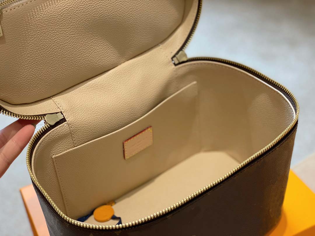 Women cosmetic bag Toiletry Pouch Nice Makeup Bag Cases Women Toiletry Bag Travel Bags Clutch Handbags Purses Mini Wallets with two shoulder straps 2021, Make up the difference
Women cosmetic bag Toiletry Pouch Nice Makeup Bag Cases Women Toiletry Bag Travel Bags Clutch Handbags Purses Mini Wallets with two shoulder straps 2021, Make up the difference