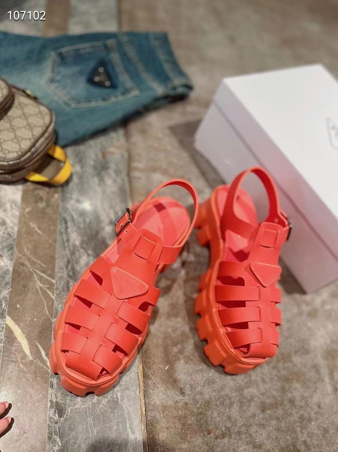 Designer Sandals Designers Slides shoes for Women 744669489 Sandal leather Luxury Heels Woman top quality Foam Runners colorful flat soft size 35-41, Black
Designer Sandals Designers Slides shoes for Women 744669489 Sandal leather Luxury Heels Woman top quality Foam Runners colorful flat soft size 35-41, Black