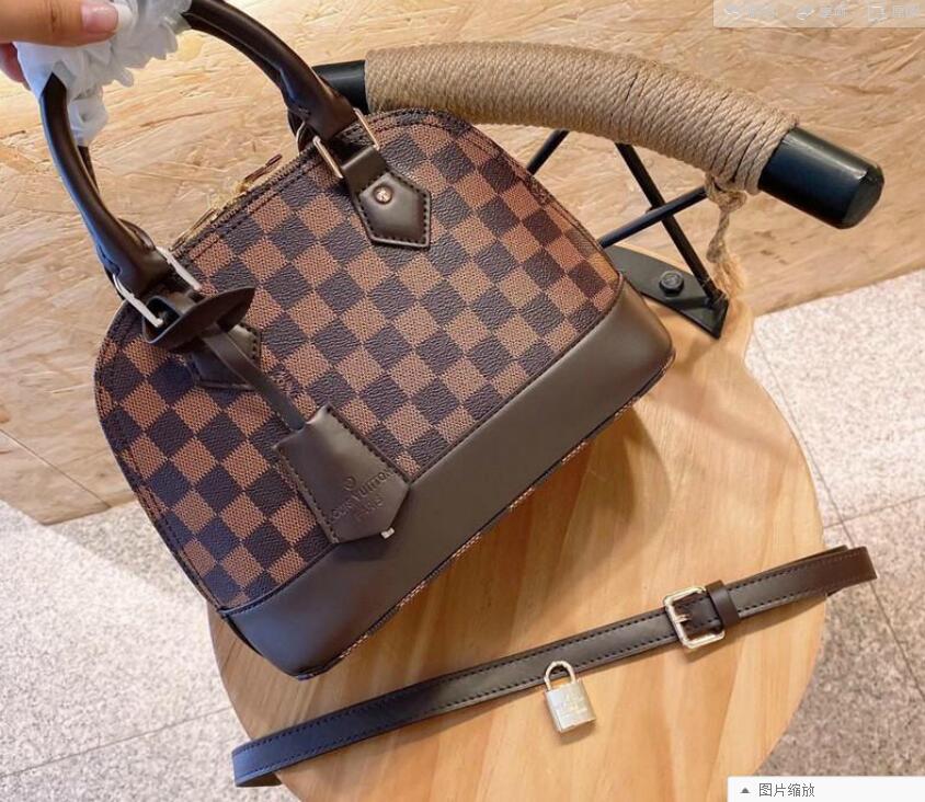 2021 Women Luxurys Designers Women Shoulder Bags Pochette Alma Bb 24 Chain Messenger Bag Designer Bags Handbag Lady CrossbodyS Bags LV&#, Red;black
2021 Women Luxurys Designers Women Shoulder Bags Pochette Alma Bb 24 Chain Messenger Bag Designer Bags Handbag Lady CrossbodyS Bags LV&#, Red;black