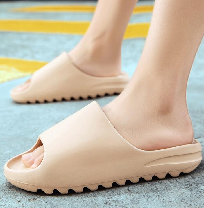 2021 Coconut Ripe Slippers Men's Trendy Outdoor Net Infrared Wear Summer Yee Zy Flip Sesame Street Trendy Beach Shoes Y0427, Black
2021 Coconut Ripe Slippers Men's Trendy Outdoor Net Infrared Wear Summer Yee Zy Flip Sesame Street Trendy Beach Shoes Y0427, Black