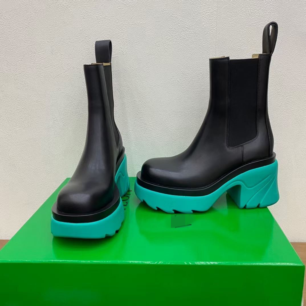 2021 Latest TIRE Boots Women Tires Up Chunky Tread Sole Wavy Oversized Rubber Round Toe Platform Calf leather Pull-On Ankle Boot 35-40 mkj0002
2021 Latest TIRE Boots Women Tires Up Chunky Tread Sole Wavy Oversized Rubber Round Toe Platform Calf leather Pull-On Ankle Boot 35-40 mkj0002