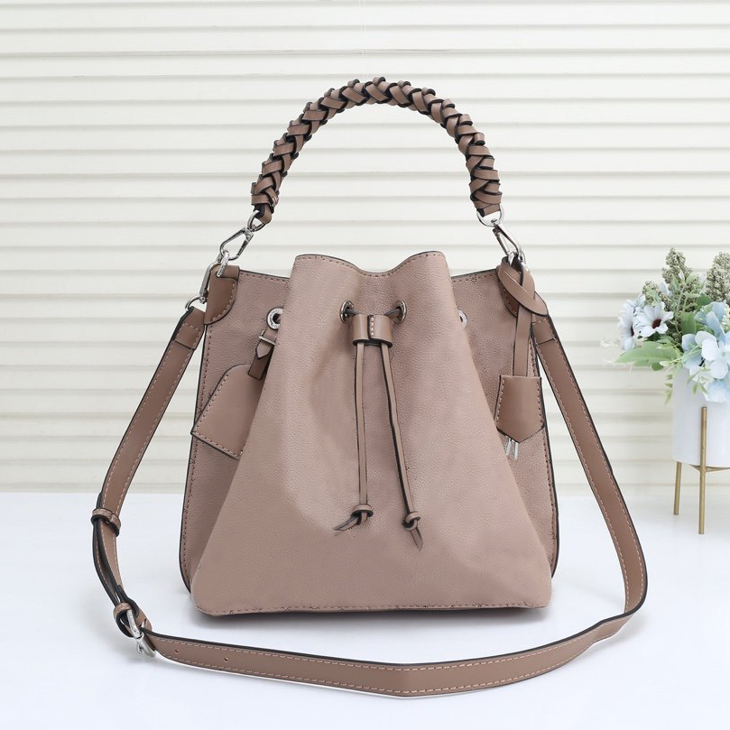 New fashion ladies party bags luxury designer leather braided shoulder strap handbag shopping bag large-capacity casual one-shoulder messenger bag imitation brand, Customize
New fashion ladies party bags luxury designer leather braided shoulder strap handbag shopping bag large-capacity casual one-shoulder messenger bag imitation brand, Customize