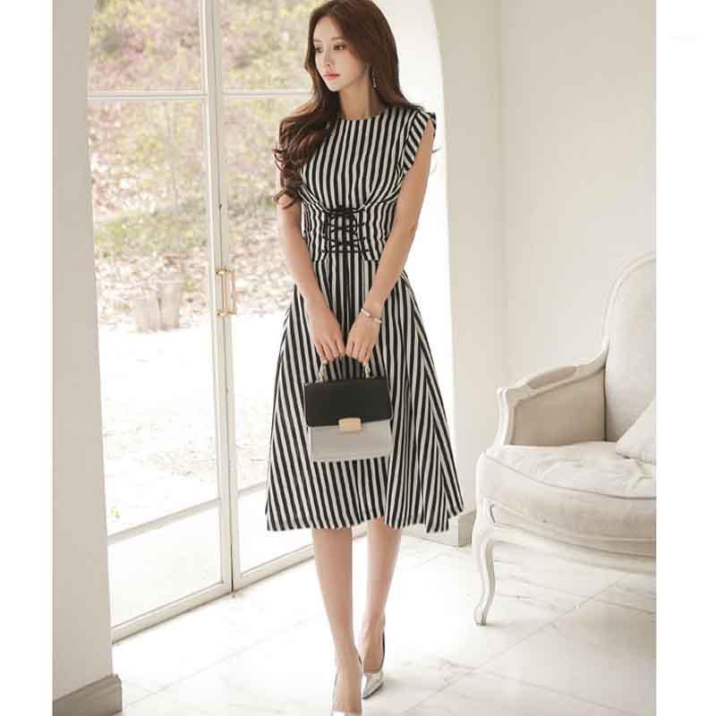 One-Piece Korean Dress 2021 Summer Sexy Stripe Collect Waist Round Collar Woman Slim Chiffon Dresses Vestidos Casual, Black
One-Piece Korean Dress 2021 Summer Sexy Stripe Collect Waist Round Collar Woman Slim Chiffon Dresses Vestidos Casual, Black