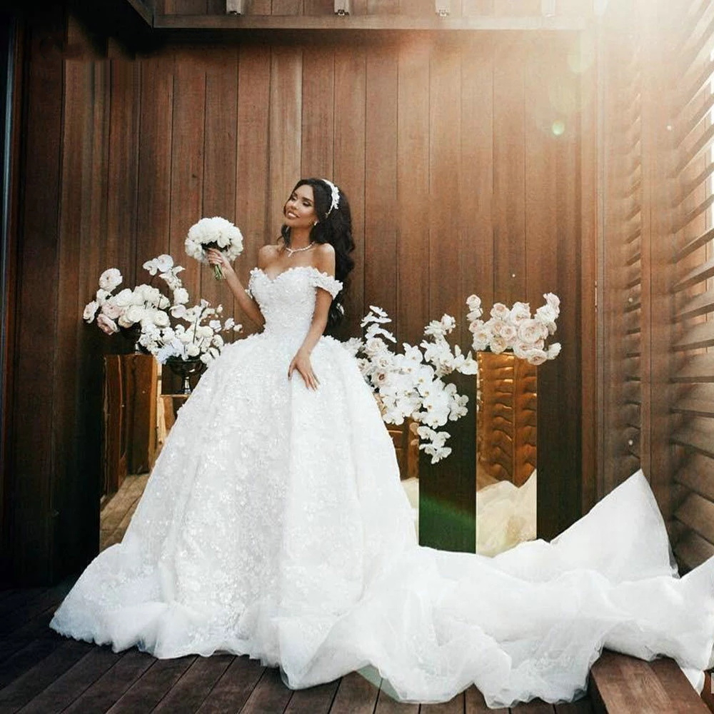Princess 2022 Wedding Dresses Lace Appliqued Bridal Gowns Off The Shoulder Beaded Crystal Boho Country Robes De Mariée