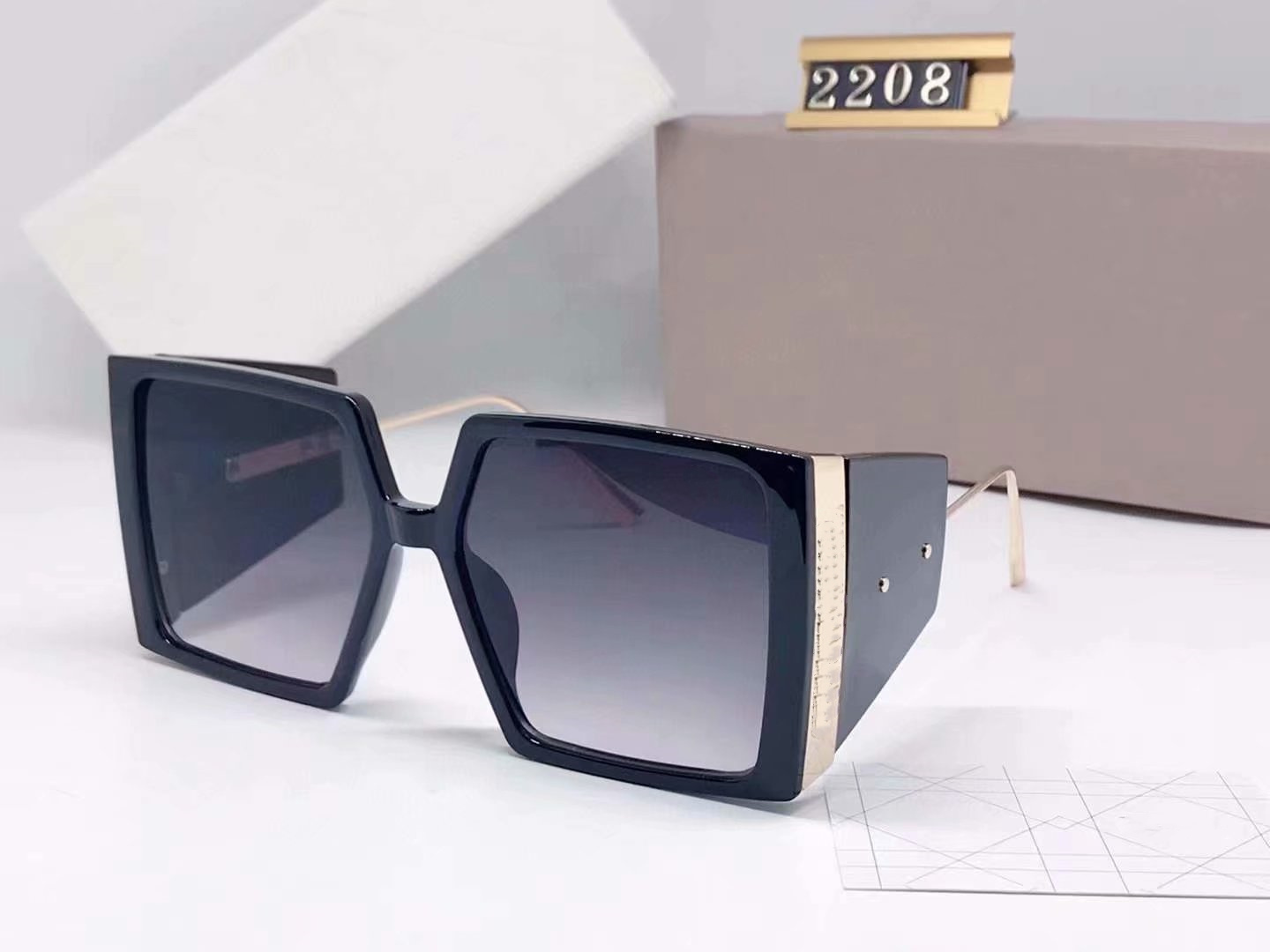 2021 Brand Design Luxury Square Sunglasses Men Women Fashion Shades UV400 Vintage Glasses Male Sun Glasse Metal Plank Sunglas Eyewear
2021 Brand Design Luxury Square Sunglasses Men Women Fashion Shades UV400 Vintage Glasses Male Sun Glasse Metal Plank Sunglas Eyewear