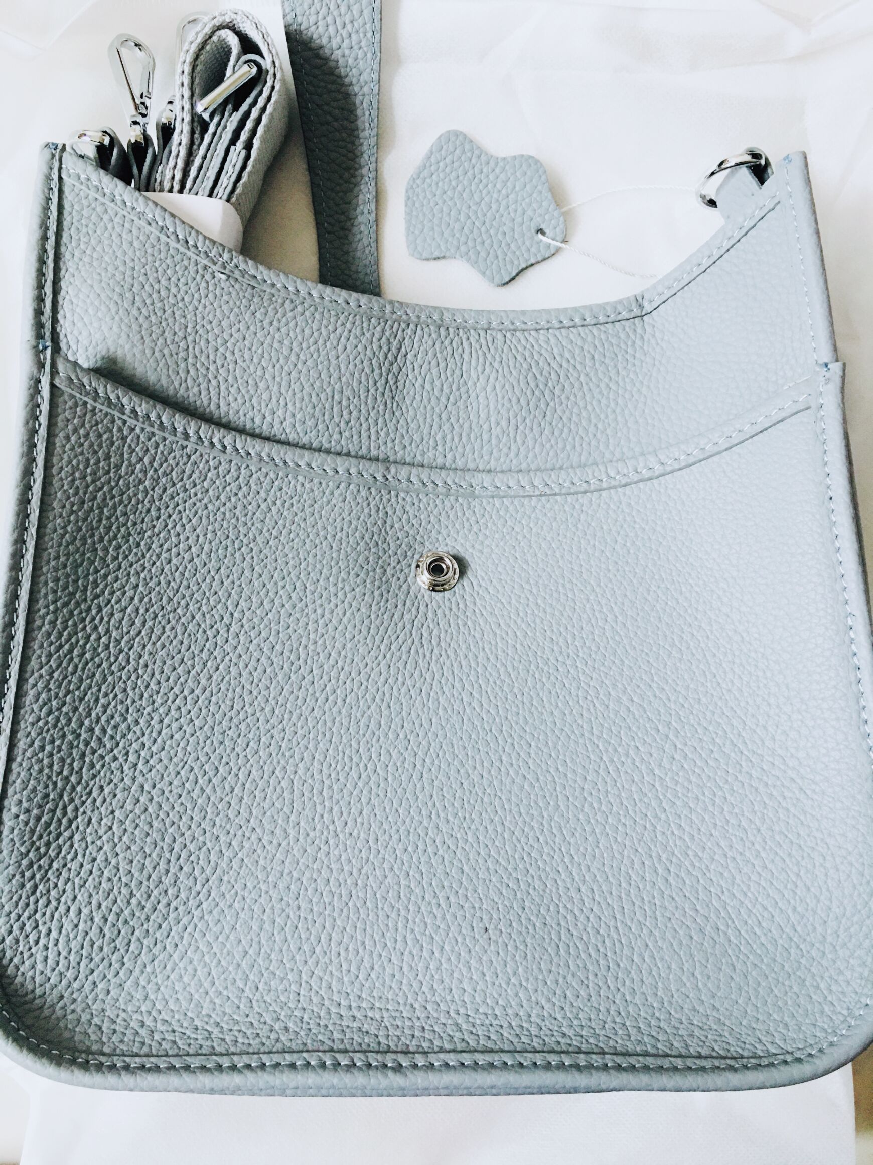 2021 selling France Paris style Togo Genuine leather Bag fashion hollow h hole casual women's classic Crossbody habdBag Messenger Evelyn
2021 selling France Paris style Togo Genuine leather Bag fashion hollow h hole casual women's classic Crossbody habdBag Messenger Evelyn