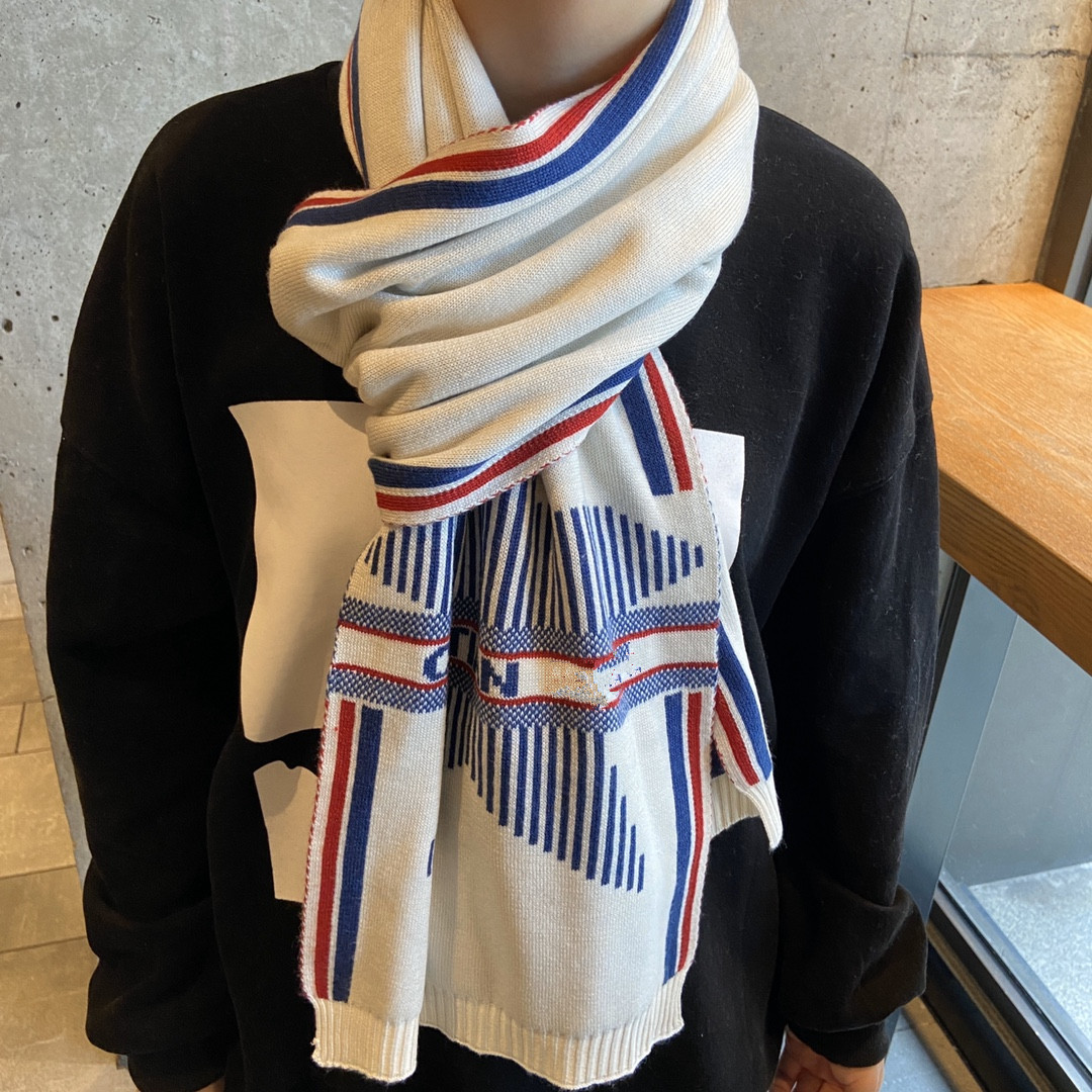 Autumn /winter latest style scarves high-end cashmere wool material fine woven work star embroidery embellished casual women's warm scarf
Autumn /winter latest style scarves high-end cashmere wool material fine woven work star embroidery embellished casual women's warm scarf