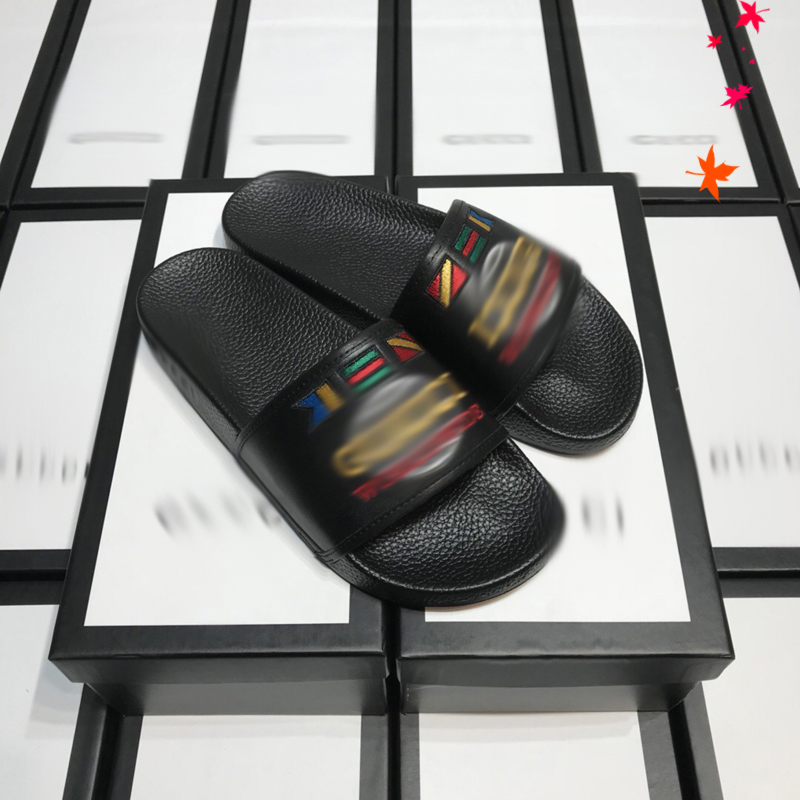 2021 Designer luxurys slippers men sandals fashion beach shoes flip flops flat non-slip classical hole slipper with box size 39-45 -G196, Black
2021 Designer luxurys slippers men sandals fashion beach shoes flip flops flat non-slip classical hole slipper with box size 39-45 -G196, Black