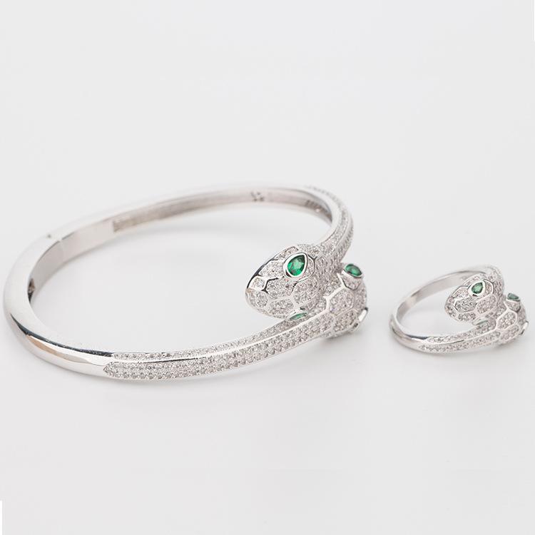 2021 double headed snake bangle ring diamond zircon womens bracelets fashion bangles personality pop green eye bracelet women jewelry perfume wholesale
2021 double headed snake bangle ring diamond zircon womens bracelets fashion bangles personality pop green eye bracelet women jewelry perfume wholesale