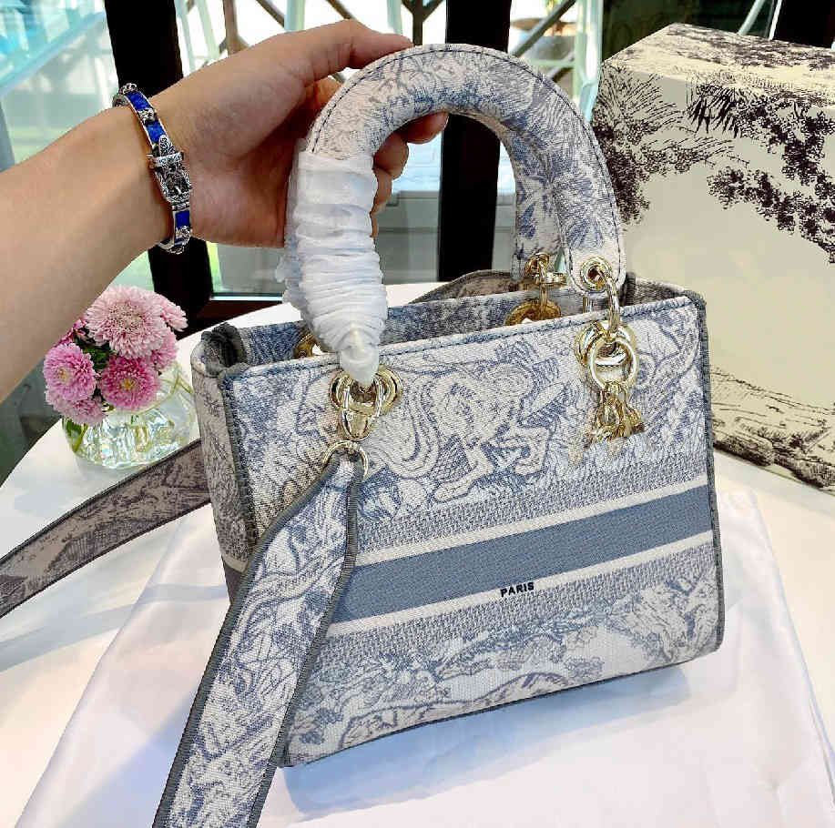 21ss women's cross body bags designer handbag with classic lettered diagonal crossover shoulder bag high quality women wallet
21ss women's cross body bags designer handbag with classic lettered diagonal crossover shoulder bag high quality women wallet