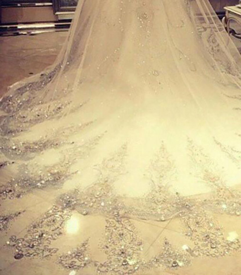 Ball Gown Wedding Dresses New Gorgeous Dazzling Princess Bridal Real Image Luxurious Tulle Handmade Rhinestones Crystal Sheer Top
