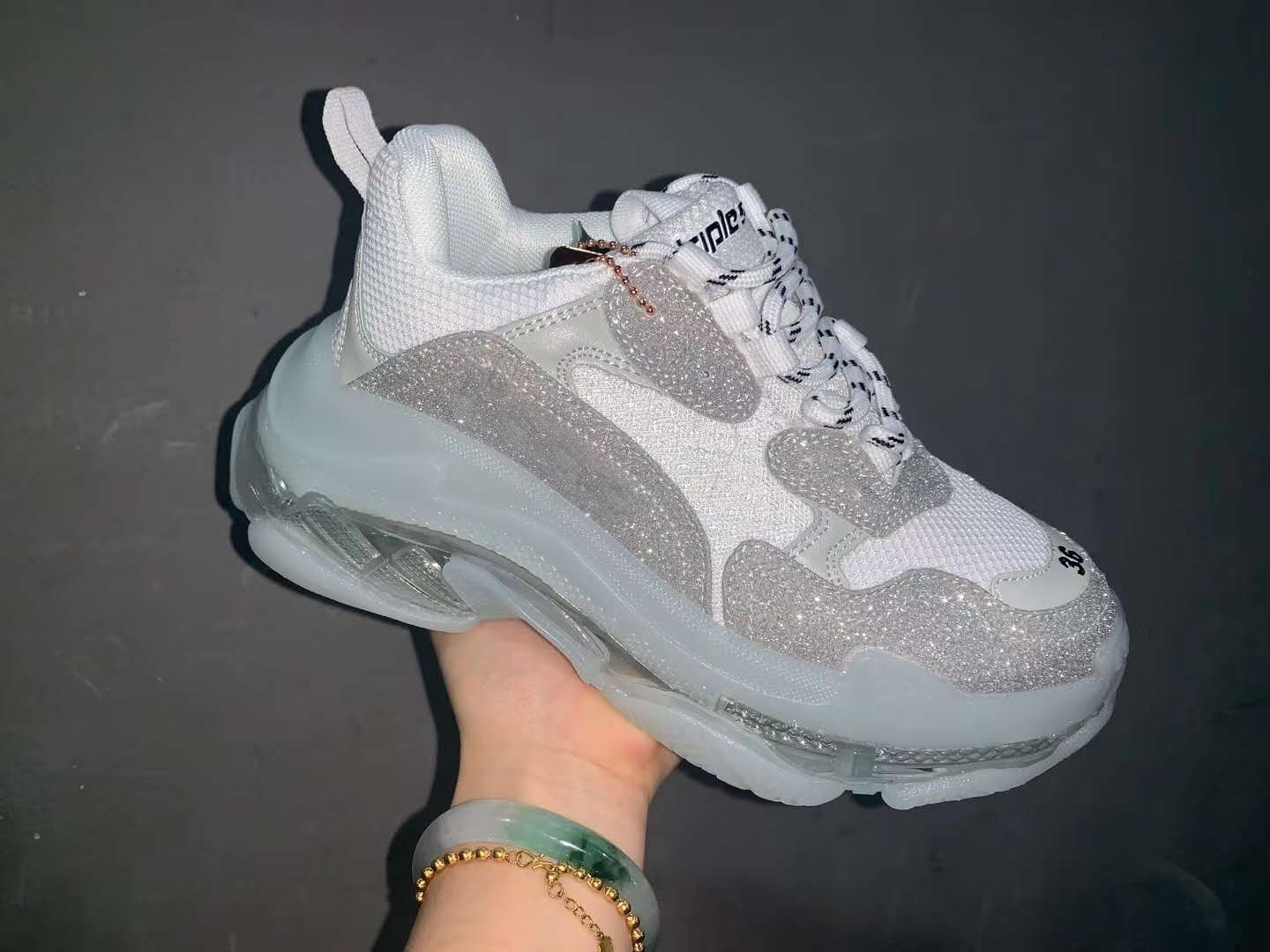 Shoes with Logo Triple S Paris Tripler White Black Barrage Men Women Ladies Dress chaussures
Shoes with Logo Triple S Paris Tripler White Black Barrage Men Women Ladies Dress chaussures