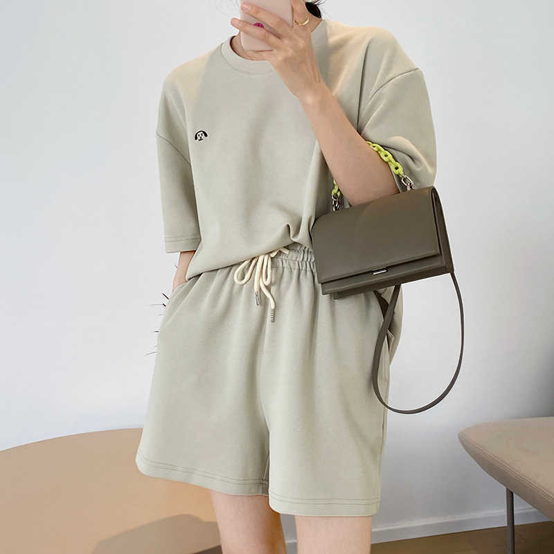 Women's Embroidered Thin Sweatshirt Pullover + Tracksuit Sports Summer Korean Casual Loose T-shirt+shorts Two Peices Set 210607, Apricot green
Women's Embroidered Thin Sweatshirt Pullover + Tracksuit Sports Summer Korean Casual Loose T-shirt+shorts Two Peices Set 210607, Apricot green