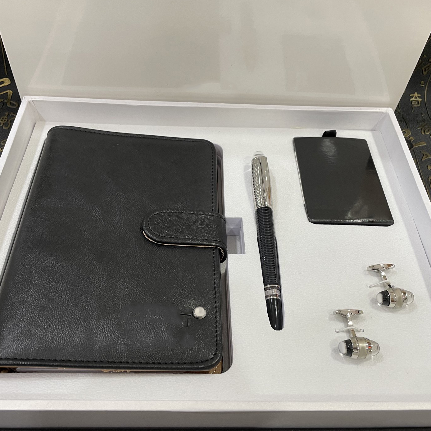 Luxury Designer Cufflinks High Quality Shirt Cuff Links Cuff link notebook Pen Set top Gift
Luxury Designer Cufflinks High Quality Shirt Cuff Links Cuff link notebook Pen Set top Gift