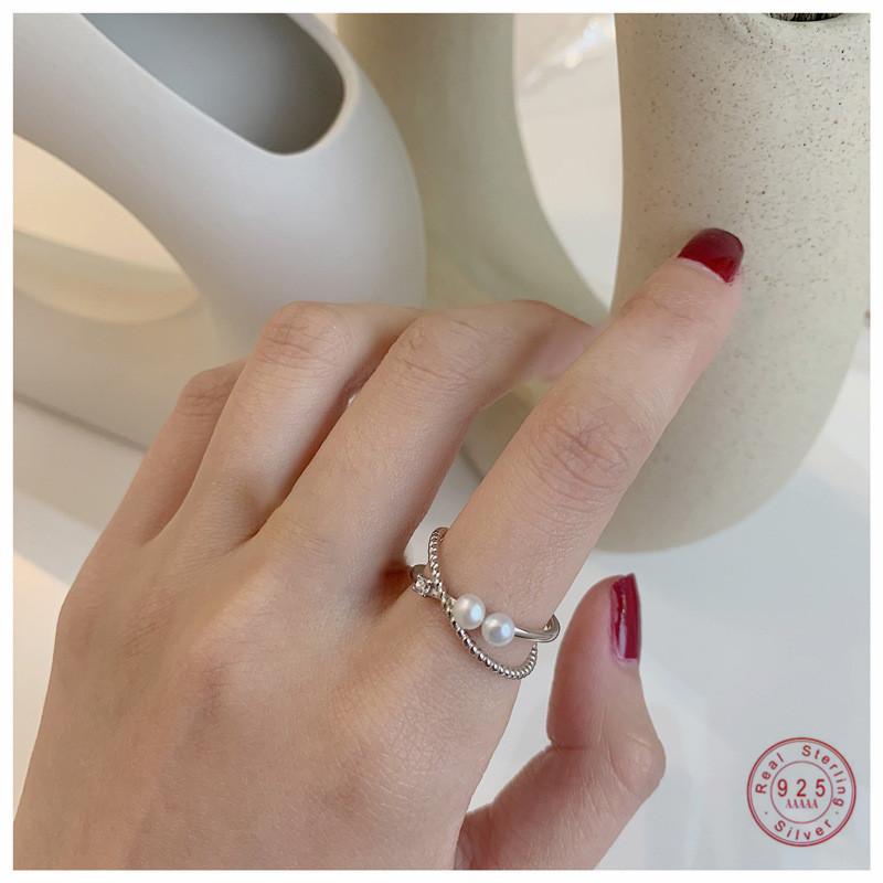 Cluster Rings 925 Sterling Silver European Simple Freshwater Pearl Index Finger Ring Women Fashion Temperament Party Jewelry Gift, Golden;silver
Cluster Rings 925 Sterling Silver European Simple Freshwater Pearl Index Finger Ring Women Fashion Temperament Party Jewelry Gift, Golden;silver
