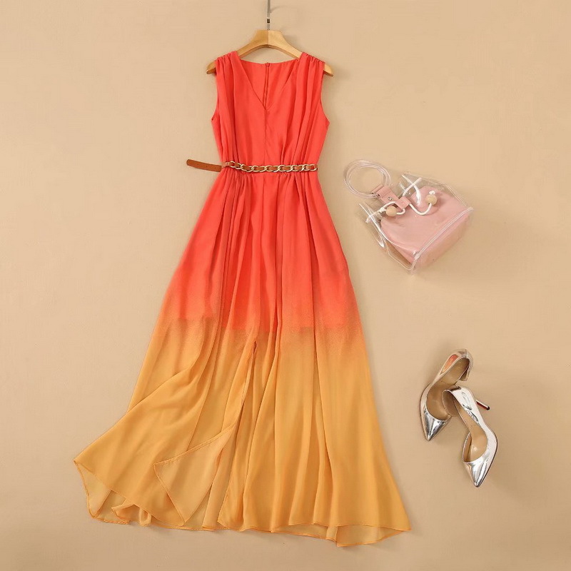 European and American women's wear for summer 2021 Sleeveless v-neck gradient color The chain belt Fashion pleated dress, Black;gray
European and American women's wear for summer 2021 Sleeveless v-neck gradient color The chain belt Fashion pleated dress, Black;gray