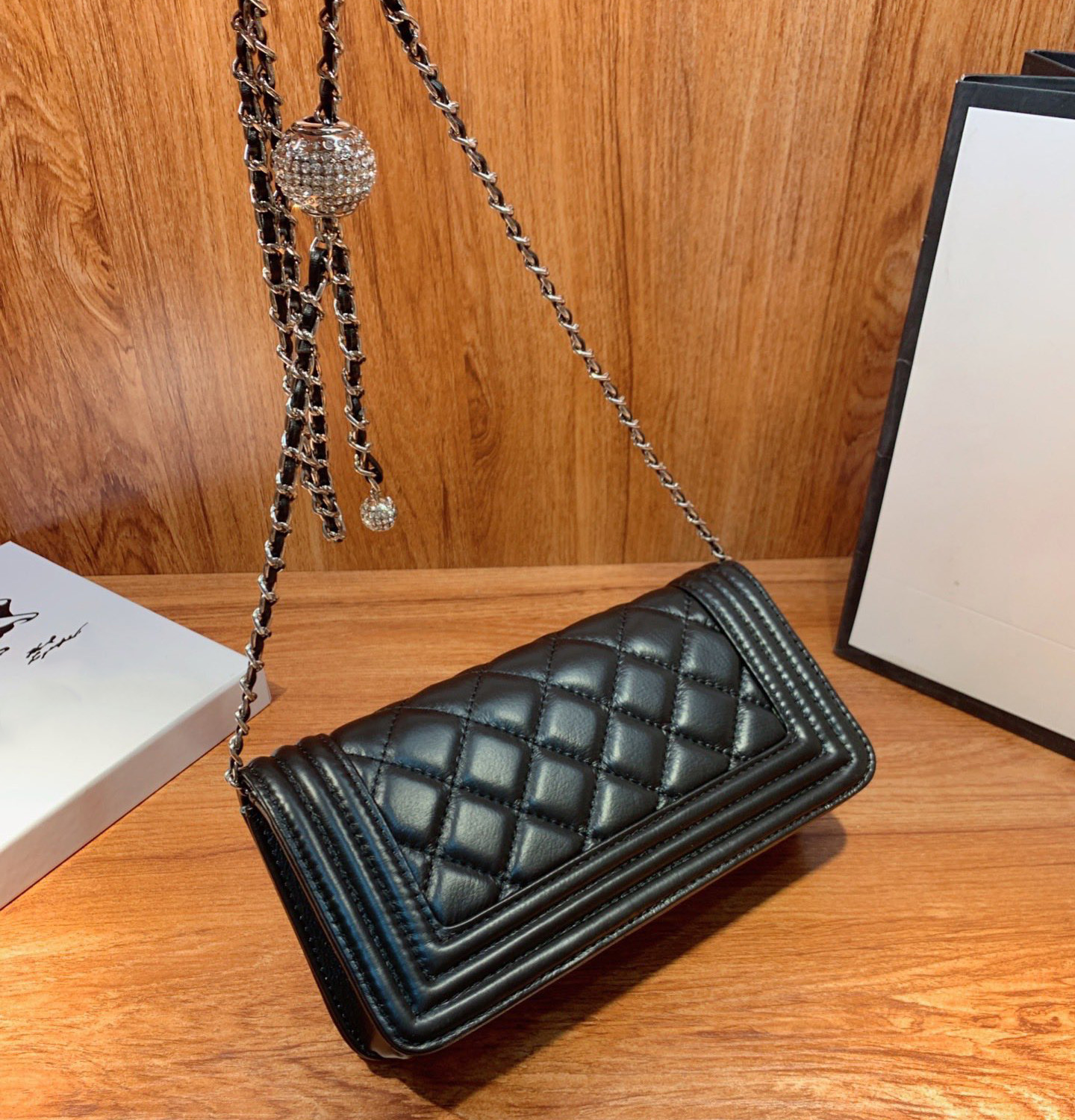 F/W 2021 Fashion Style Boy Bags High Quality Lambskin Leather Womens Shoulder Crossbody Luxury Designers Handbag Matelasse Chain With Strass
F/W 2021 Fashion Style Boy Bags High Quality Lambskin Leather Womens Shoulder Crossbody Luxury Designers Handbag Matelasse Chain With Strass