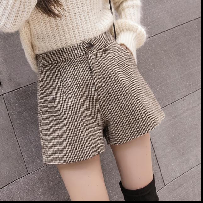 Autumn Winter Fashion Plaid Women Short Woolen High Waist A line Wide Leg Ladies Loose Boots D319, White;black
Autumn Winter Fashion Plaid Women Short Woolen High Waist A line Wide Leg Ladies Loose Boots D319, White;black