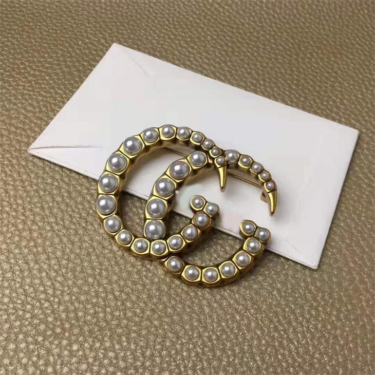 68% OFF designer jewelry Gujia high-end version double g Pearl Brooch women's light luxury fashion clothes accessories geometric pin
68% OFF designer jewelry Gujia high-end version double g Pearl Brooch women's light luxury fashion clothes accessories geometric pin