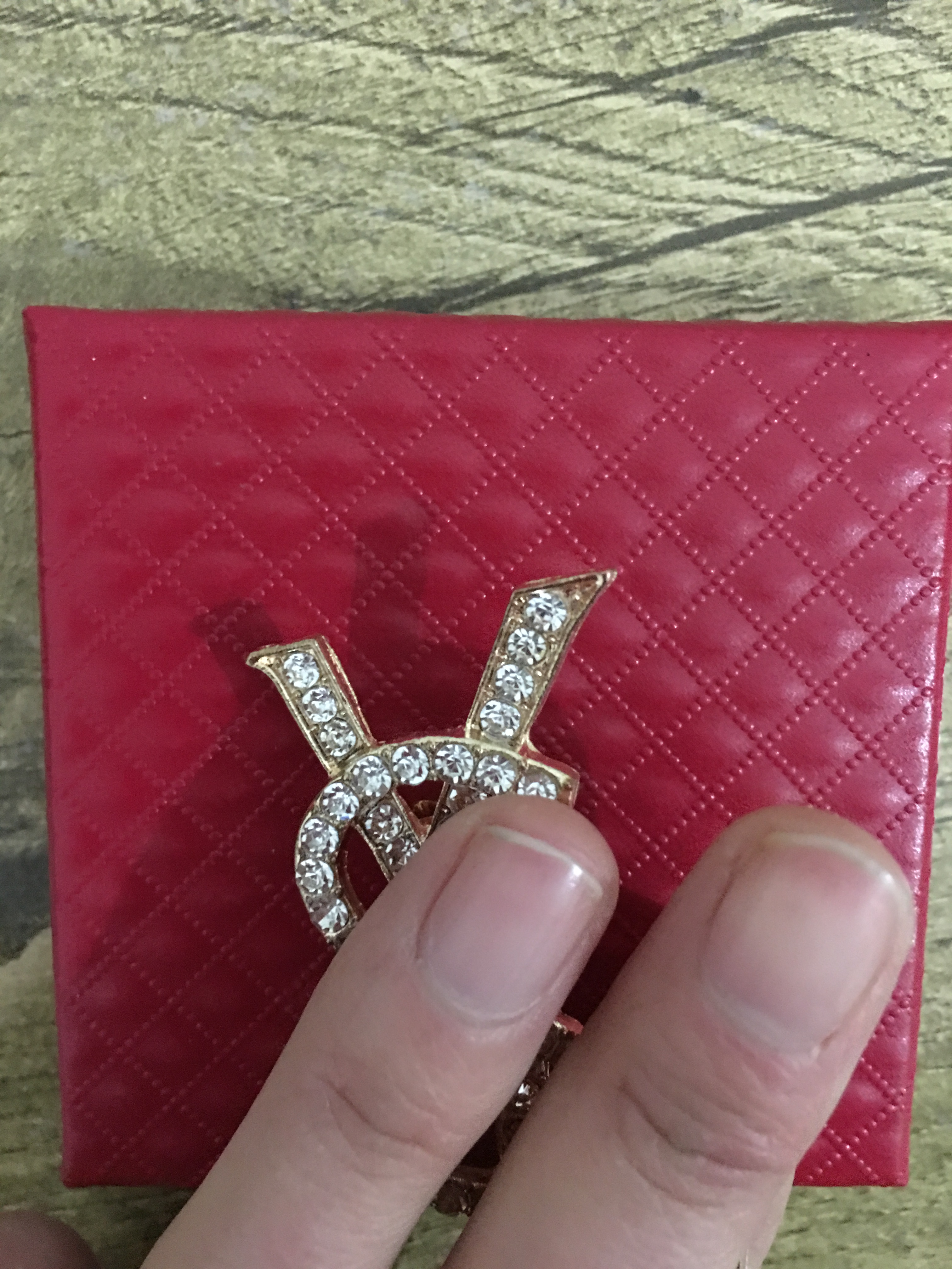 Korean simple temperament diamond letter brooch personality fashion all-match high-end wedding dress accessories high-quality fast delivery, Gray
Korean simple temperament diamond letter brooch personality fashion all-match high-end wedding dress accessories high-quality fast delivery, Gray
