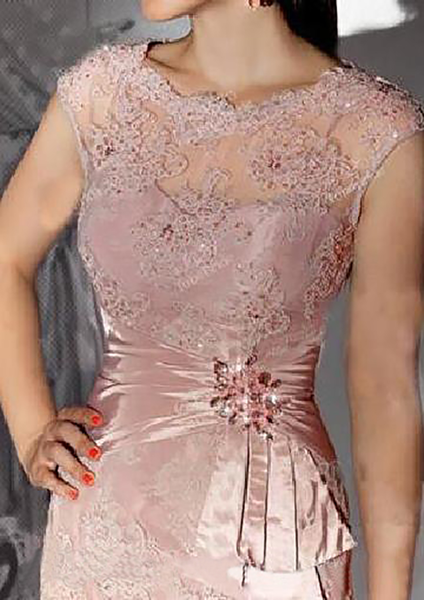 2021 Blush Pink Sheath Lace Mother of the Bride Dresses Knee Length Beaded Sash Scoop Neckline Cap Sleeve Short Sheer Formal Evening Gowns M015