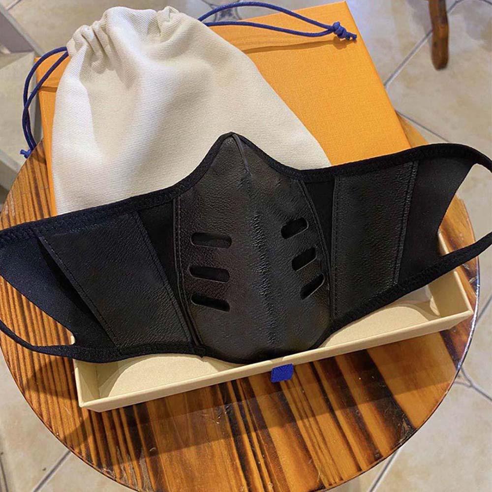 2021 Fashion Designer Letter Printing Party Masks Men Women Dust Reusable Washable Leather Mask Outdoor Cotton Cloth Plaid Face Mask with Bo
2021 Fashion Designer Letter Printing Party Masks Men Women Dust Reusable Washable Leather Mask Outdoor Cotton Cloth Plaid Face Mask with Bo
