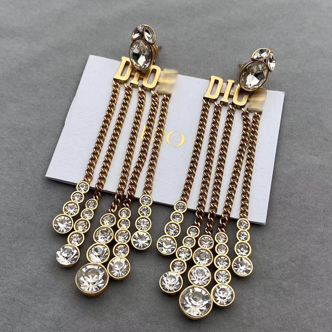 European and American Fashion Shiny Strip Ladies D Letter 18k Gold Earrings Luxury Gifts, Golden;silver
European and American Fashion Shiny Strip Ladies D Letter 18k Gold Earrings Luxury Gifts, Golden;silver