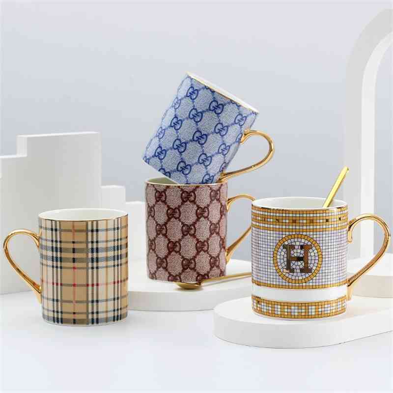 Coffee Cup Classic Design Ceramic Mug With Golden Spoon Bone China Drinkware Porcelain Tea Cup New Arrival Birthday Gift 210409, Yellow
Coffee Cup Classic Design Ceramic Mug With Golden Spoon Bone China Drinkware Porcelain Tea Cup New Arrival Birthday Gift 210409, Yellow