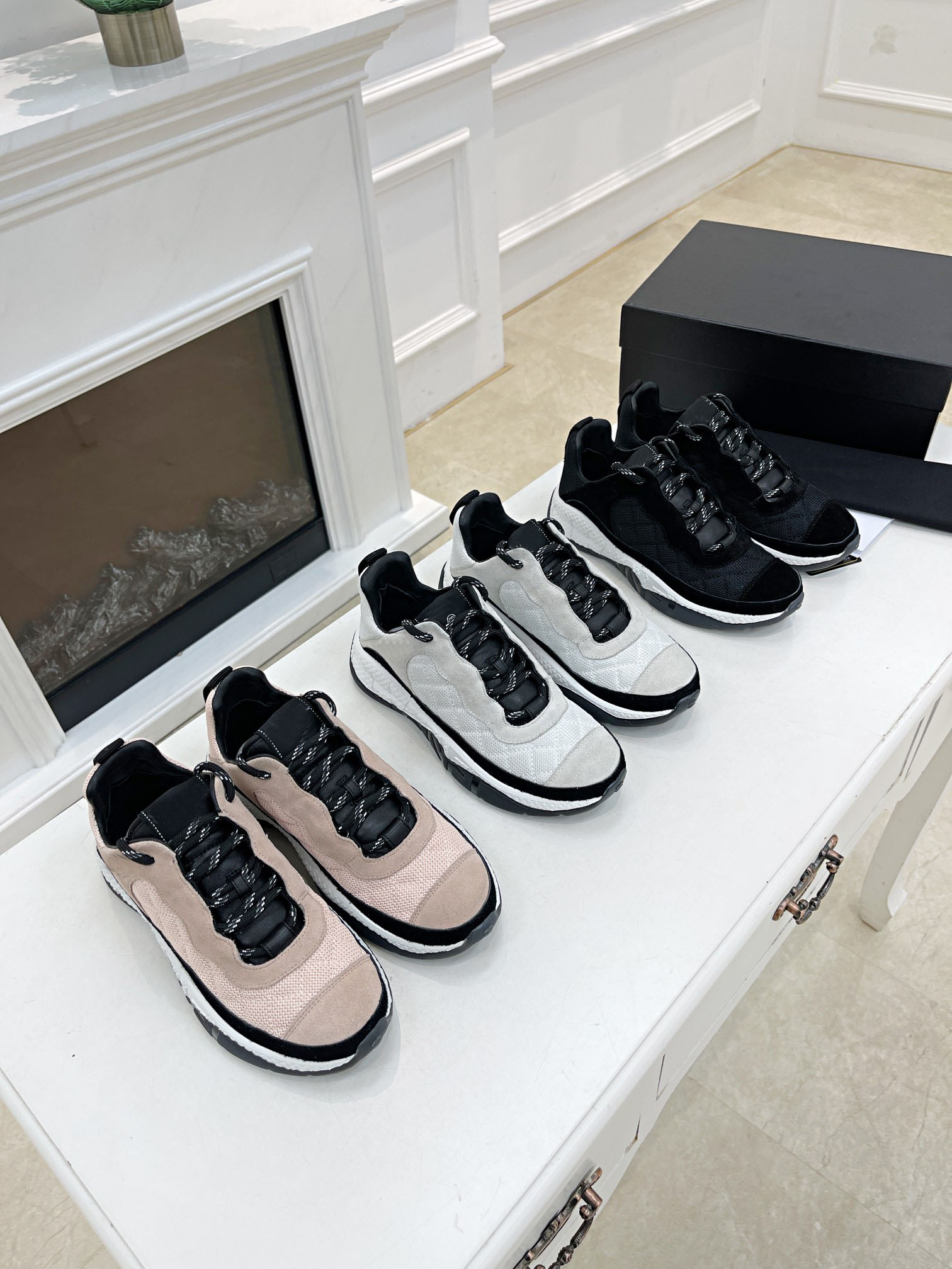 designer luxury shoes SNEAKERS Fabric Suede Calfskin men women casual Genuine Leather shoe, Color 1
designer luxury shoes SNEAKERS Fabric Suede Calfskin men women casual Genuine Leather shoe, Color 1
